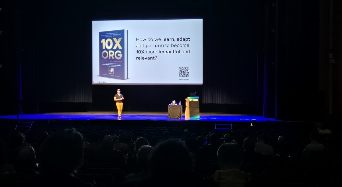 10X ORG — on stage